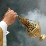 El uso del incienso en celebraciones católicas peruanas