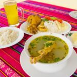 La tradición del caldo de gallina en reuniones nocturnas